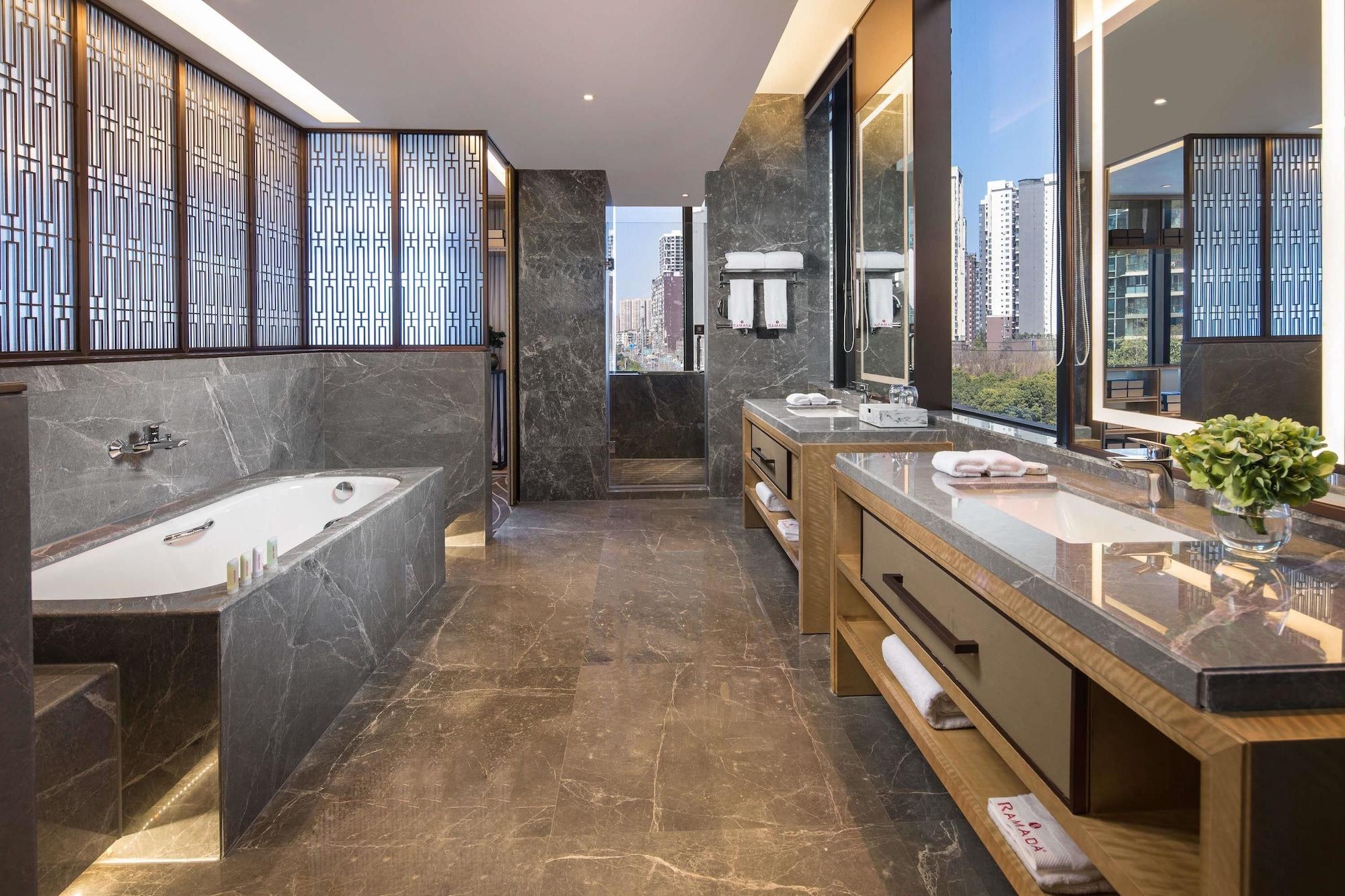 Leshan Ramada Hotel Екстериор снимка